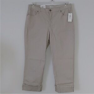 NEW Style&Co Curvy Capri Jeans 12